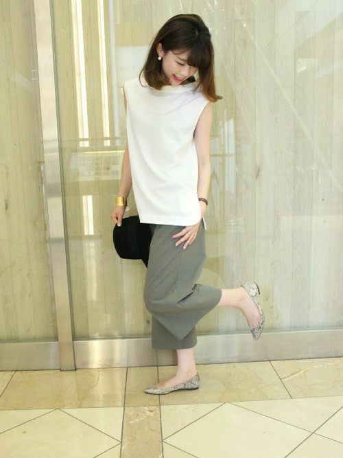 ホワイト×カーキが可愛すぎる♡大人キュートなミックスコーディネート 