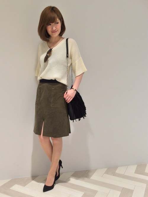 ホワイト×カーキが可愛すぎる♡大人キュートなミックスコーディネート 