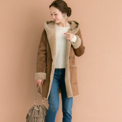 ムートンコートコーディネートが上品でキュートです Folk