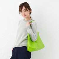 無駄のないシンプルなデザインが魅力な”トートバッグ”のお洒落コーデを特集！！