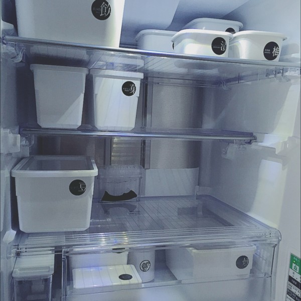 おしゃれで素敵な冷蔵庫内の収納アイデア実例 Folk