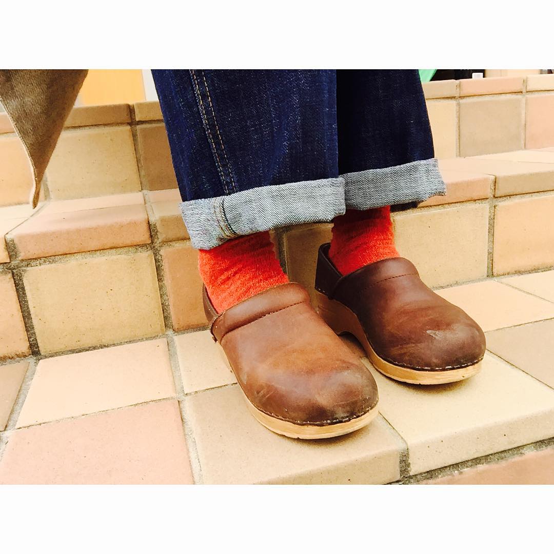 履きやすくて疲れない Dansko ダンスコ クロッグサンダルのコーディネート集 Folk