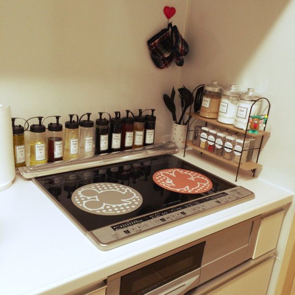 真似したいお洒落さ スッキリ見えて使いやすいスパイスラックが今アツい Folk