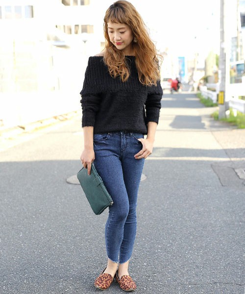 冬にニットを着るなら、フワフワな肌触りのシャギーニットがおすすめ