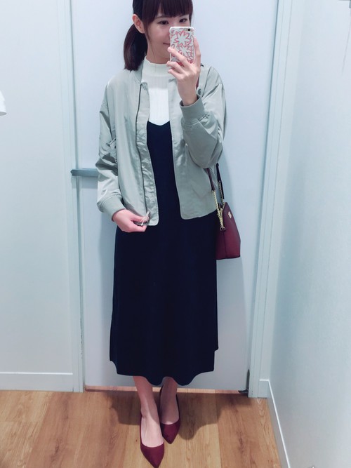 １枚でも重ね着にも使える ユニクロ Uniqlo 白のタートルネックセーターで冬コーデを爽やかに Folk