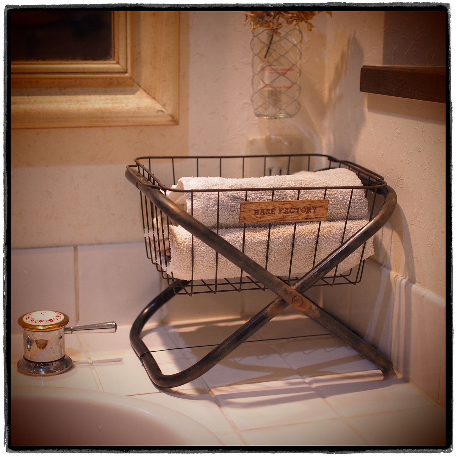 ダイソー セリアのパイプ椅子を 男前なラックやテーブルにリメイク Folk