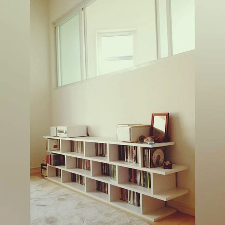 増えるたびに置き場所に困る 我が家のcdのスタイリッシュな収納空間 Folk