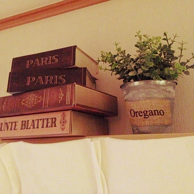 カーテンレールの上もおしゃれに飾りつけ どんなテイストがお好みですか Folk