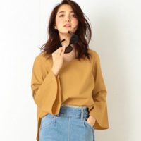 フレア袖ブラウスコーデ集☆大人女性らしい上品なスタイルを楽しもう