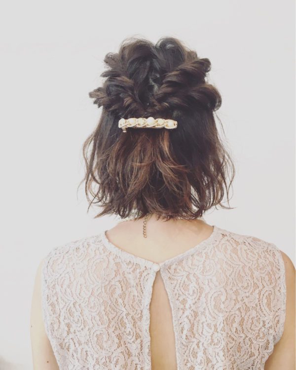 ショート ミディアムのアップヘアアレンジ集 少しの工夫でスッキリお洒落 Folk