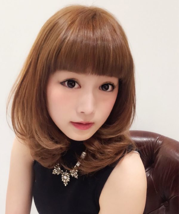 毛先にレイヤーカットを施していて、ふわもこがとっても可愛いらしいですね♡ストレート部分が大人の女性らしさを演出。