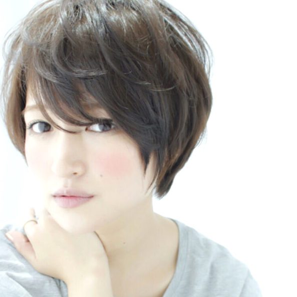 ダイエットより効果あり 顔周りスッキリ小顔に見える大人のヘアスタイル集 Folk