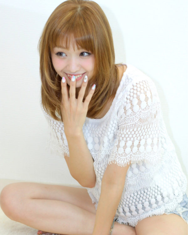 明るめカラーがお好みの方にオススメ☆ハイライトでストレートにメリハリをつけちゃおう♪