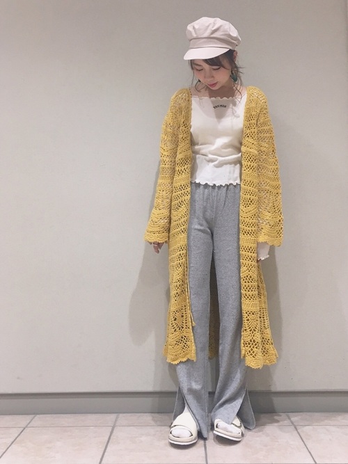 ジャケットの代わりにレースガウンを取り入れて 透け感が大人っぽいトレンドコーデ Folk