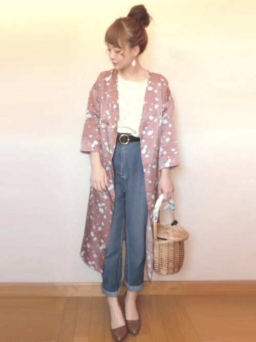 そろそろアウターも軽めに ロングガウンでエレガントな大人の女性を演出 Folk