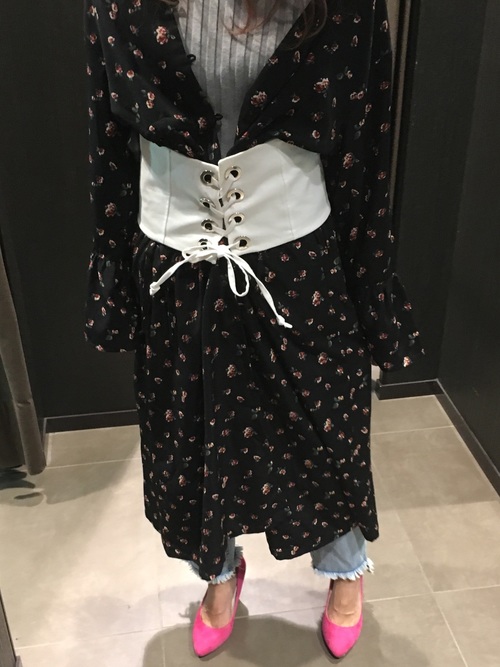 ウエストマークがトレンドの鍵 コルセットベルトでこなれコーデを楽しもう Folk