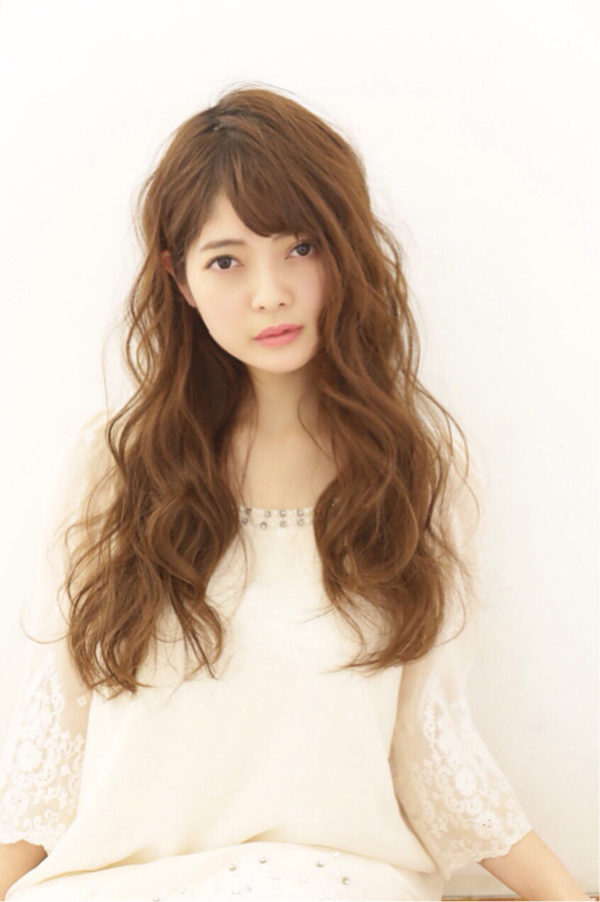 かわいさと美しさを兼ね合わせた 女子力アップのフェミニンヘアスタイル Folk