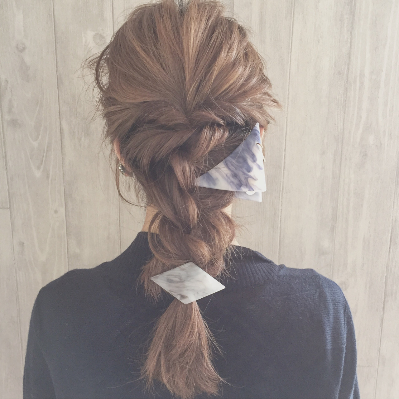 大きめアクセサリーが気になる シャープでクールな三角アイテムに注目 Folk