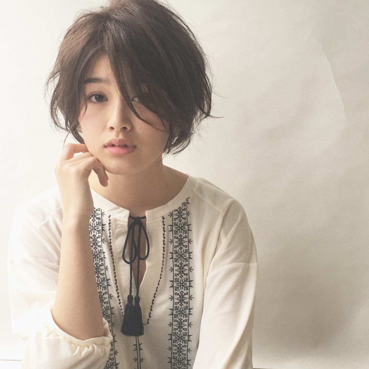 外国人風のヘアスタイルに憧れる アッシュグレージュで叶えちゃおう Folk