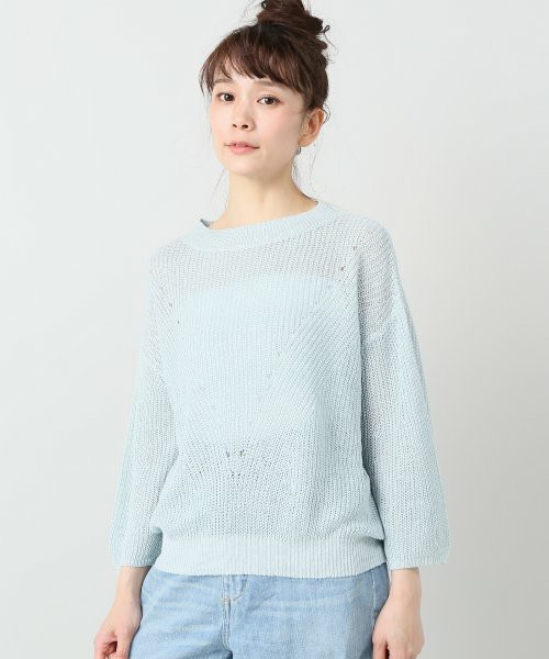 『畦編み』も今年トレンドのアイテムの1つ。さらりとした柔らかい質感と均一性のある編み方が特徴的な畦編みニットは、プルオーバーなど袖の長いニットを着たときも、程よい透け感で夏らしい涼しげな印象になります