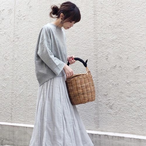 大人女子ならおさえたい グレーのワントーンコーデで涼しげなアイシーコーデを Folk