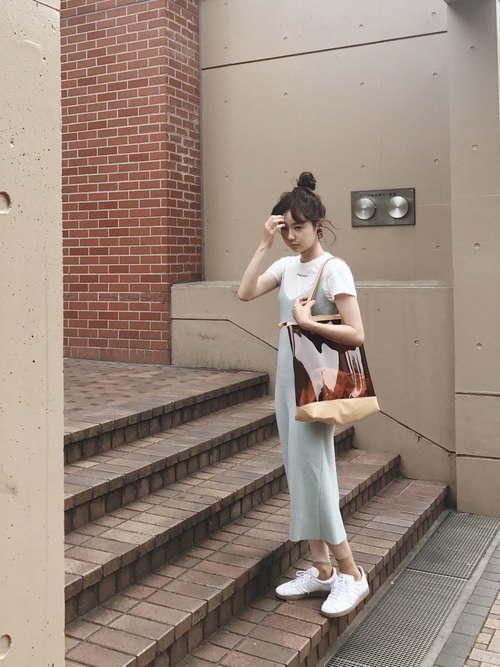 キャミワンピの下は何を着る オシャレ女子がやっている旬のレイヤードスタイル Folk