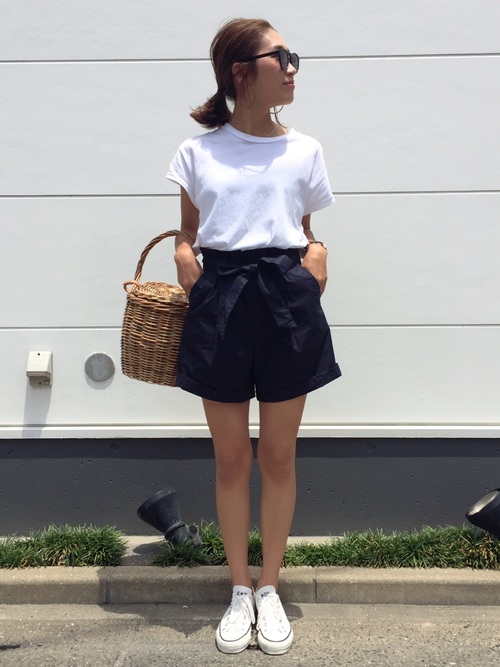 白黒tシャツどっちが使える どちらも使える優秀アイテムのコーディネート Folk