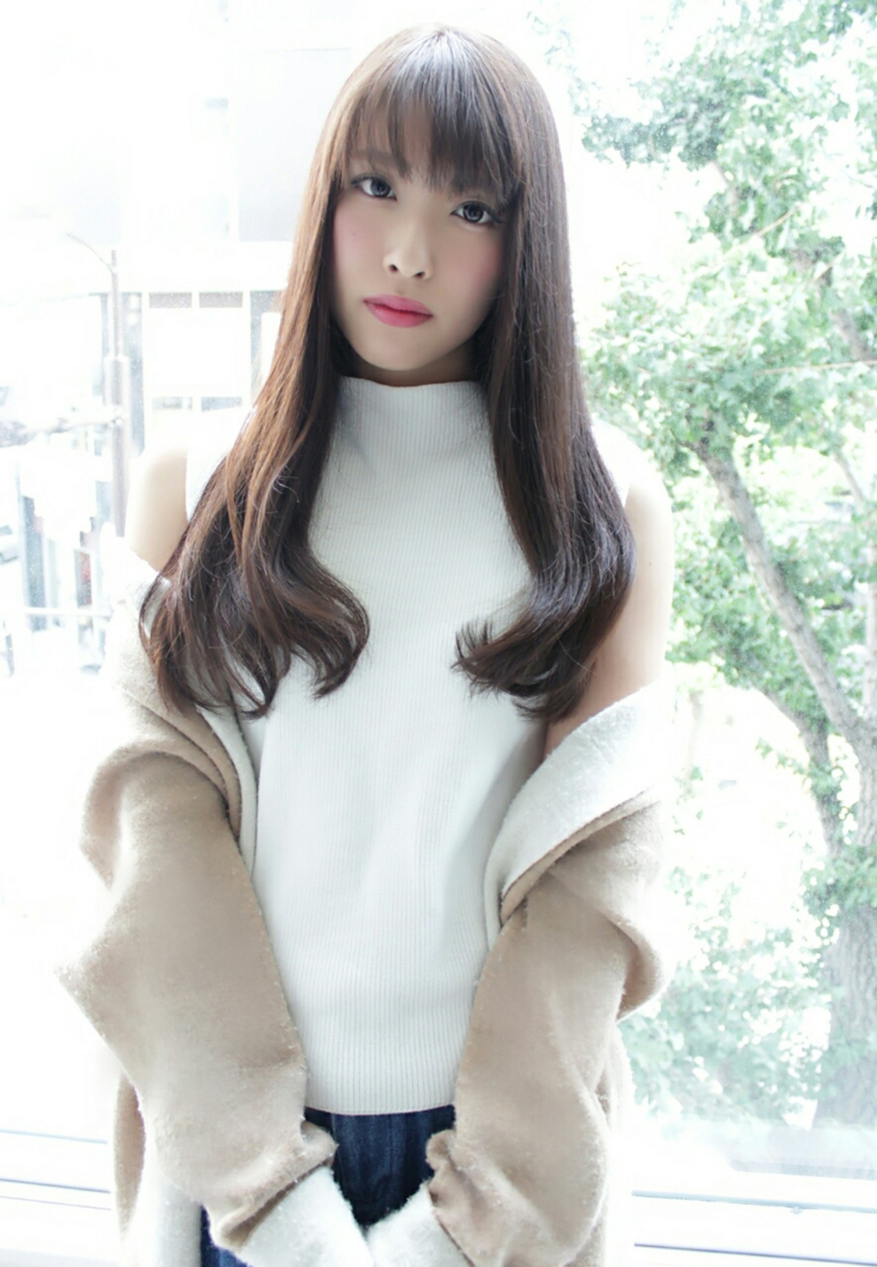 ロングストレートの髪型でお洒落を楽しみませんか 大人女性のヘアスタイルをご紹介 Folk