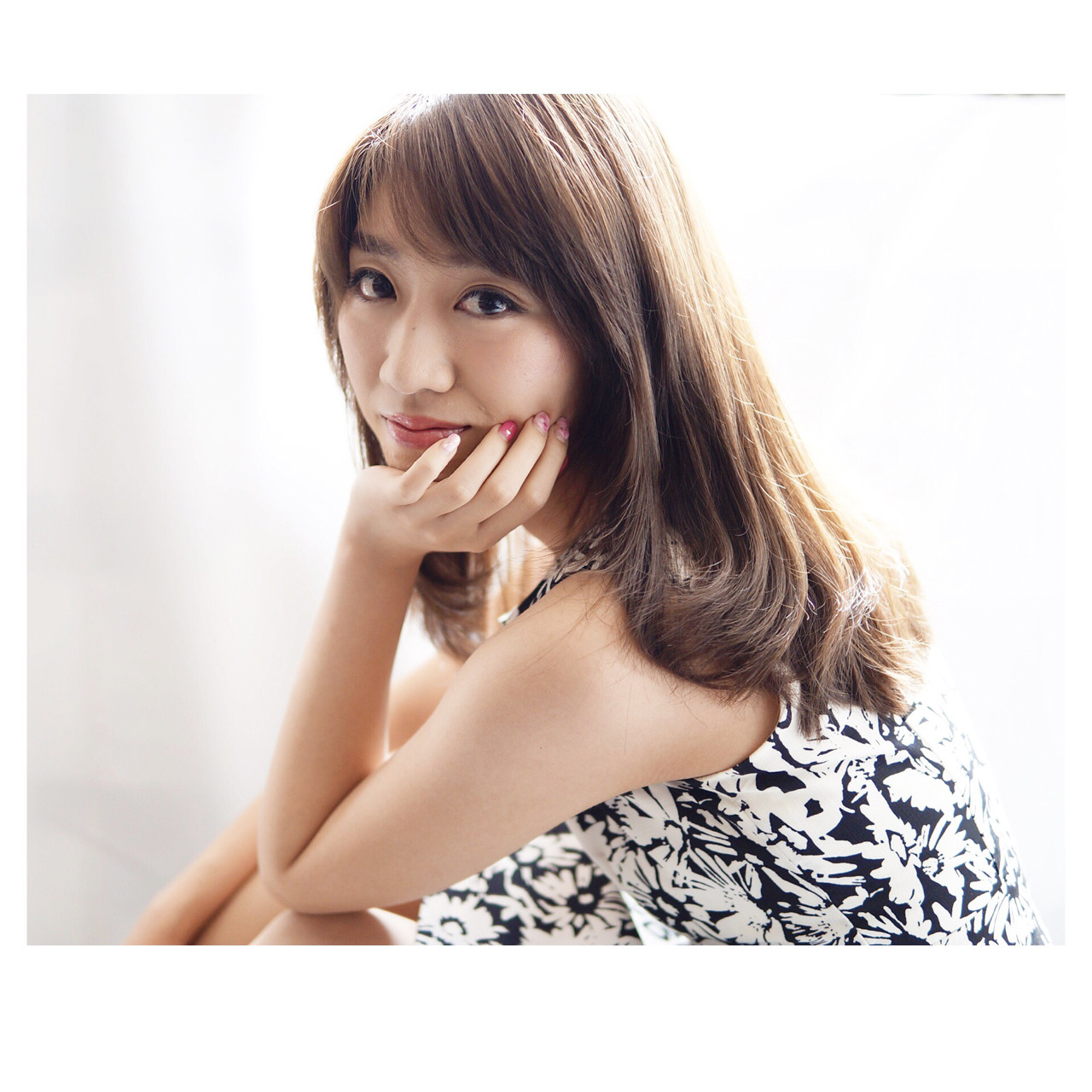 ロングストレートの髪型でお洒落を楽しみませんか 大人女性のヘアスタイルをご紹介 Folk