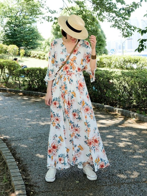 バカンスにはとびきりのリゾート服を 楽しい時間を彩る華やぎアイテム17選 Folk