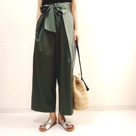 夏のサンダルコーデ選 足元をシルバーやゴールドで華やかにしよう Folk