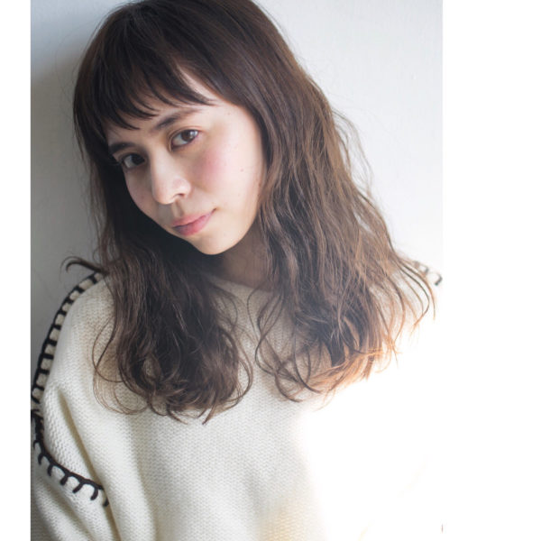 ジグザグバングに注目 カジュアルフェミニンな雰囲気でトレンド感を Folk