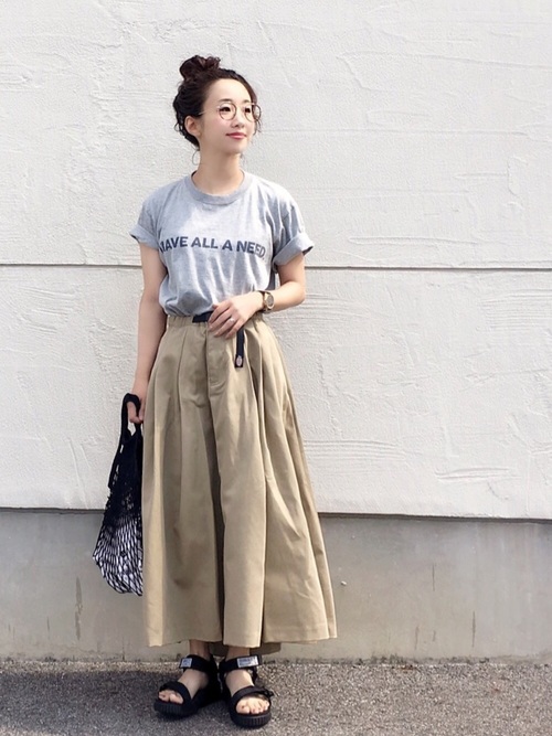 ナチュラルな雰囲気が可愛い 女性らしいふんわりとしたナチュラルコーデ15選 Folk