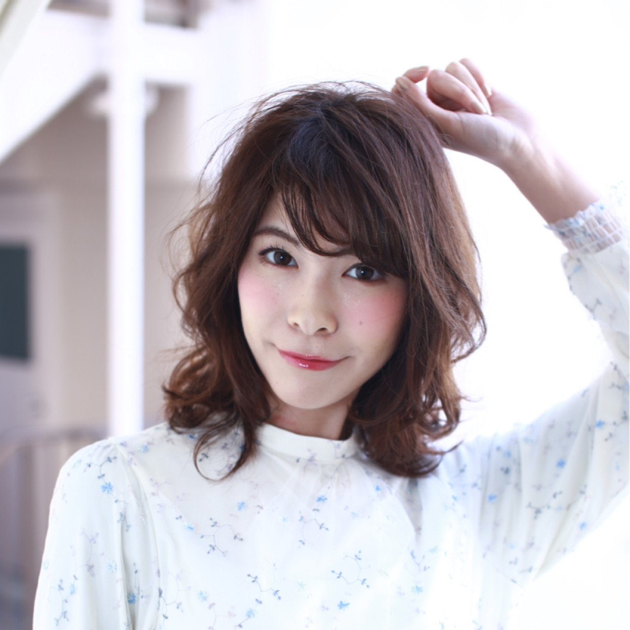 セミロング髪型100選 アレンジ次第で上品から可愛らしさまで表現できる Folk