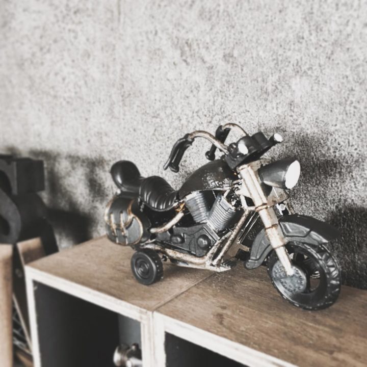 捨てるだけじゃもったいない おもちゃを飾った遊び心のある大人のお部屋づくり Folk