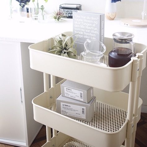 Ikeaのおしゃれワゴンraskog インテリアの達人のおしゃれな使い方を見てみよう Folk