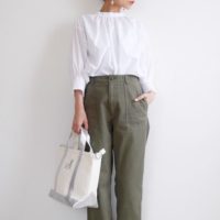 ガーリー好きはマスト！UNIQLOのエクストラファインコットンギャザーブラウスの着こなし術