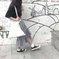 無印の人気スニーカー秋コーデ選 大人女子におすすめのカジュアルコーデ集 Folk