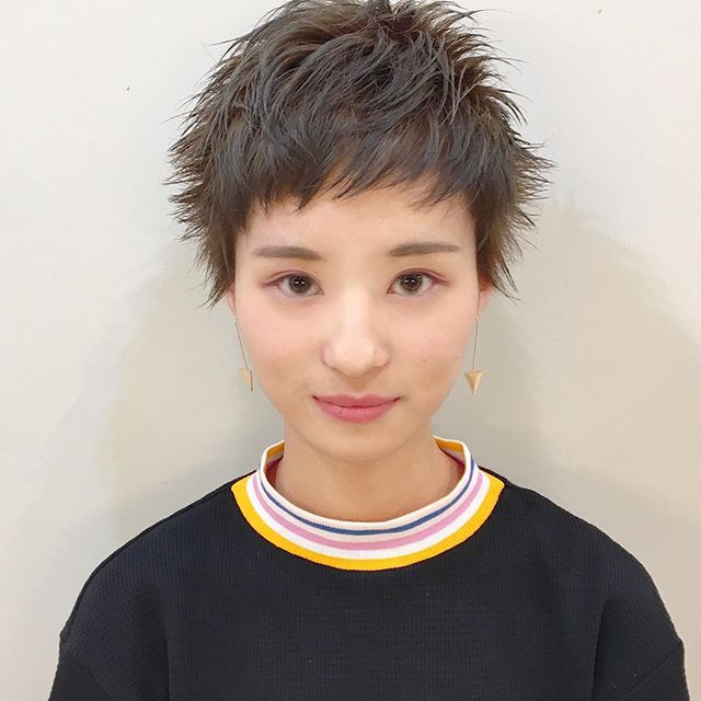 秋も人気のショート カッコイイ大人女性におすすめな女らしさもあるクール系ショート Folk