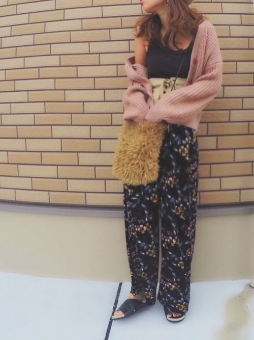 Gu ユニクロの ベロアパンツ を使ったコーデ集 大人気のアイテムもプチプラでゲット Folk