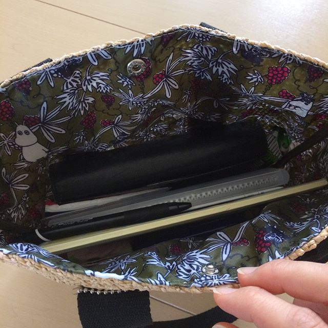 みんなのバッグの中身見せて なるべくコンパクトにするコツと置き場所について Folk みんなのバッグの中身見せて なるべくコンパクトにするコツと置き場所について Folk