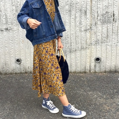 黄金バランス 花柄ワンピース スニーカー の最強コーデ15選 Folk