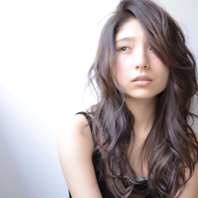 人気のソフトウルフ ミディアム ロングでおすすめのスタイルをご紹介 Folk