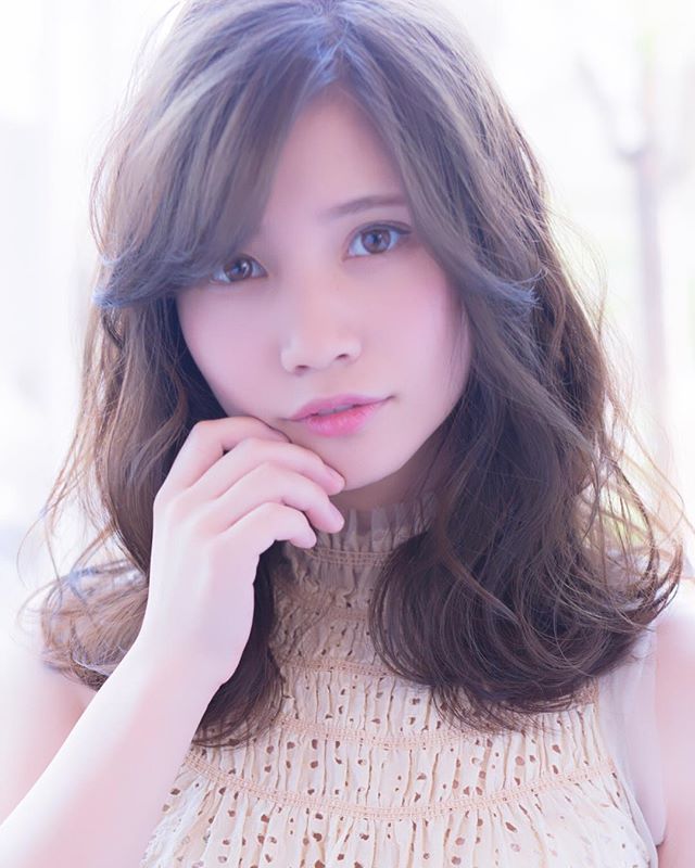 女子力高まるミディアムヘアスタイルで垢抜けレディに Folk