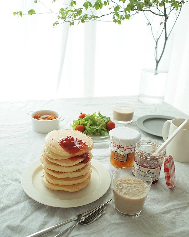 おうちカフェをもっと楽しく かわいくてオシャレなパンケーキのテーブルコーディネート Folk