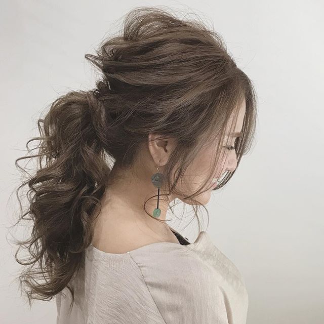 大人のパーティーヘアアレンジ特集 抜け感のあるエイジレススタイル Folk
