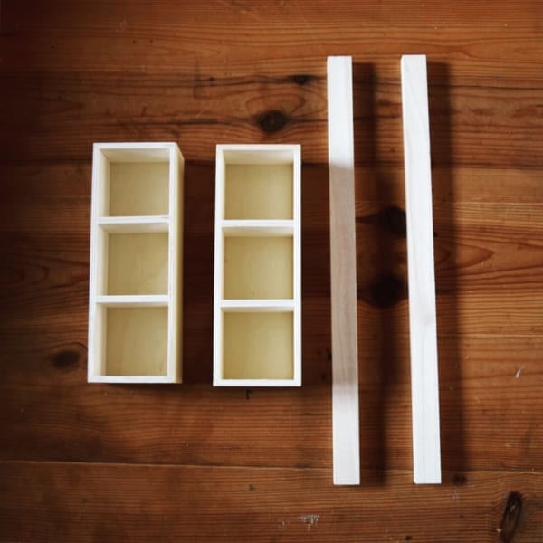 All100均アイテムでdiy 使い方は色々 小物を収納できるマス目のおかもちラックの作り方 Folk