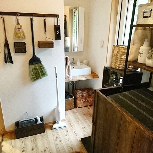 お掃除道具もインテリアの一部に 素敵アイテムで魅せながら使い勝手のいい収納 Folk