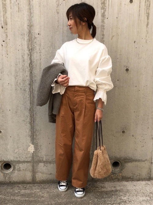 きれいめカジュアルに使いたい ユニクロ のチノパンツで作る大人コーデ Folk