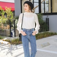 大人可愛い着こなしに外せない♪トレンドのフリルスタンドカラーを使った春コーデ♡